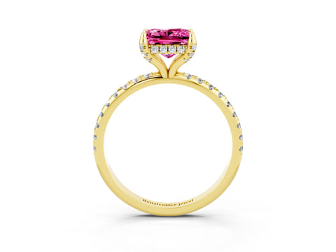 Yellow gold Princess Cut Diamond Solitaire Ring with Four-Prong Setting and Pavé Band_3