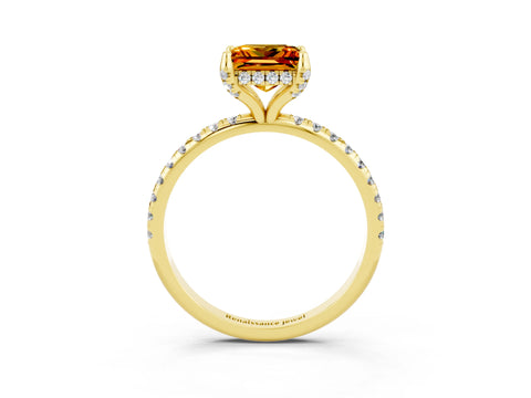 Yellow gold Princess Cut Diamond Solitaire Ring with Four-Prong Setting and Pavé Band_3