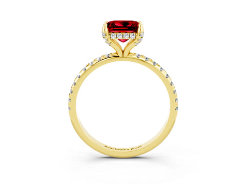 Yellow gold Princess Cut Diamond Solitaire Ring with Four-Prong Setting and Pavé Band_3