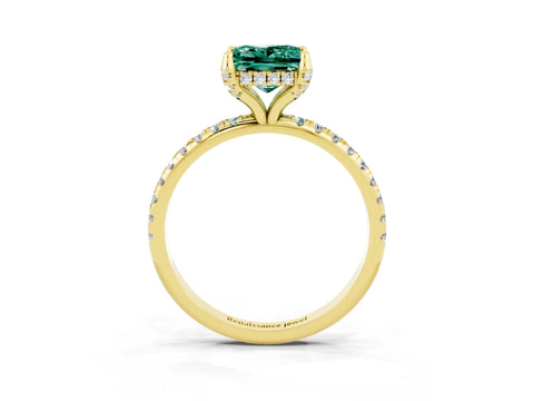 Yellow gold Princess Cut Diamond Solitaire Ring with Four-Prong Setting and Pavé Band_3