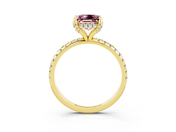 Yellow gold Princess Cut Diamond Solitaire Ring with Four-Prong Setting and Pavé Band