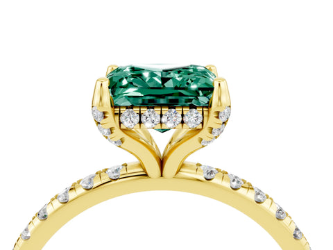 Yellow gold Princess Cut Diamond Solitaire Ring with Four-Prong Setting and Pavé Band_4