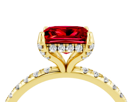 Yellow gold Princess Cut Diamond Solitaire Ring with Four-Prong Setting and Pavé Band_4