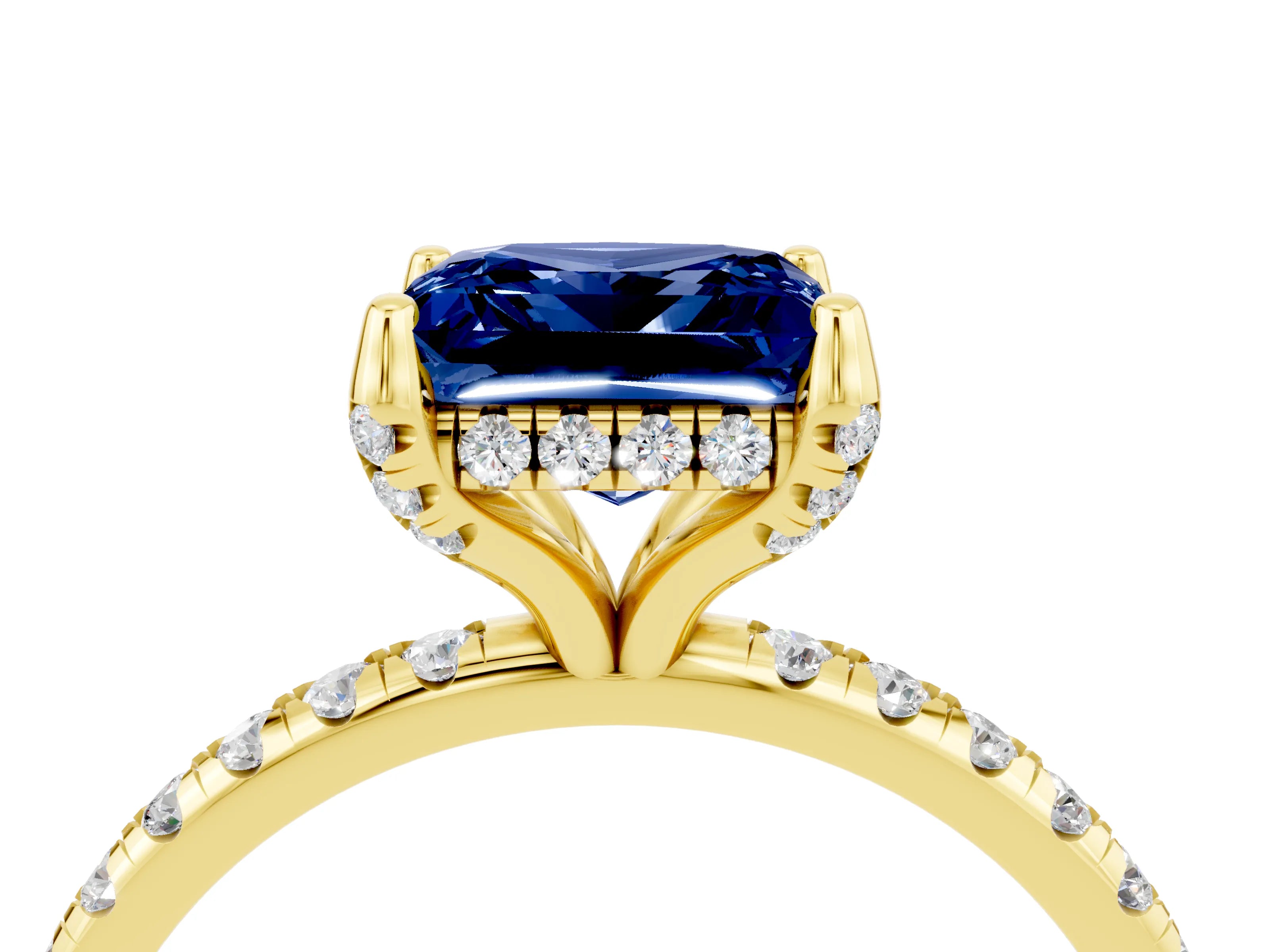 Yellow gold Princess Cut Diamond Solitaire Ring with Four-Prong Setting and Pavé Band_4