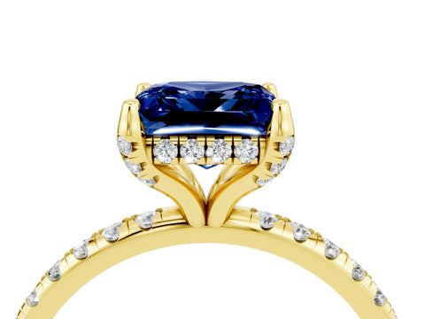 Yellow gold Princess Cut Diamond Solitaire Ring with Four-Prong Setting and Pavé Band_4