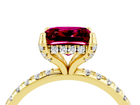 Yellow gold Princess Cut Diamond Solitaire Ring with Four-Prong Setting and Pavé Band_4
