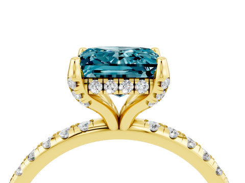 Yellow gold Princess Cut Diamond Solitaire Ring with Four-Prong Setting and Pavé Band_4