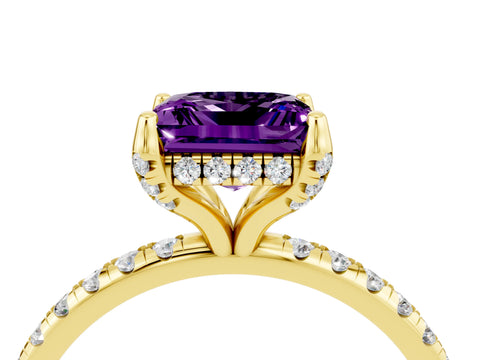 Yellow gold Princess Cut Diamond Solitaire Ring with Four-Prong Setting and Pavé Band_4