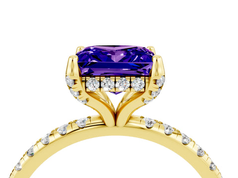 Yellow gold Princess Cut Diamond Solitaire Ring with Four-Prong Setting and Pavé Band_4
