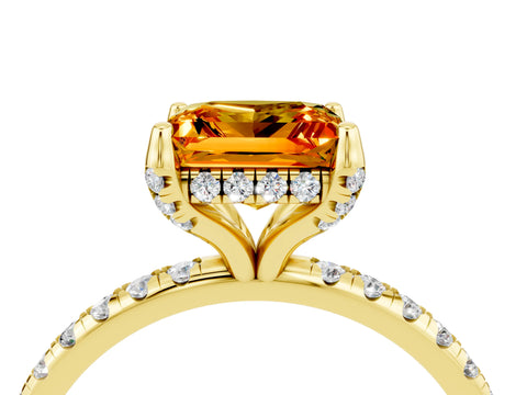 Yellow gold Princess Cut Diamond Solitaire Ring with Four-Prong Setting and Pavé Band_4