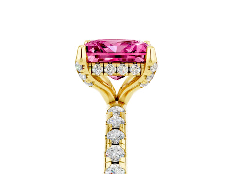 Yellow gold Princess Cut Diamond Solitaire Ring with Four-Prong Setting and Pavé Band_5