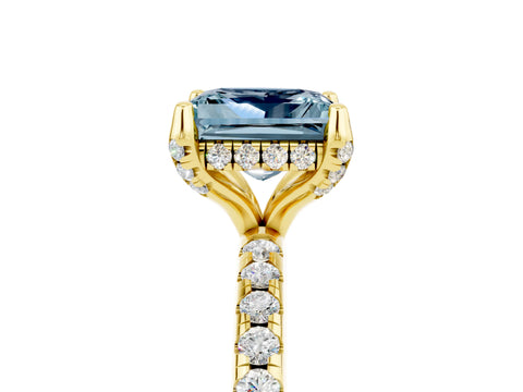 Yellow gold Princess Cut Diamond Solitaire Ring with Four-Prong Setting and Pavé Band_5
