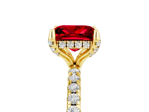 Yellow gold Princess Cut Diamond Solitaire Ring with Four-Prong Setting and Pavé Band_5