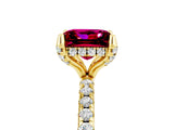 Yellow gold Princess Cut Diamond Solitaire Ring with Four-Prong Setting and Pavé Band_5