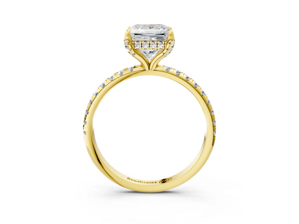 Yellow gold Princess Cut Diamond Solitaire Ring with Four-Prong Setting and Pavé Band