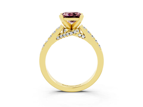 Yellow gold Princess Cut Diamond Solitaire Ring with Pavé Band and Prong Setting_15