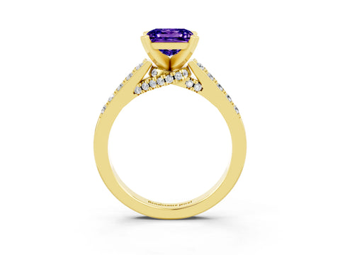 Yellow gold Princess Cut Diamond Solitaire Ring with Pavé Band and Prong Setting_15