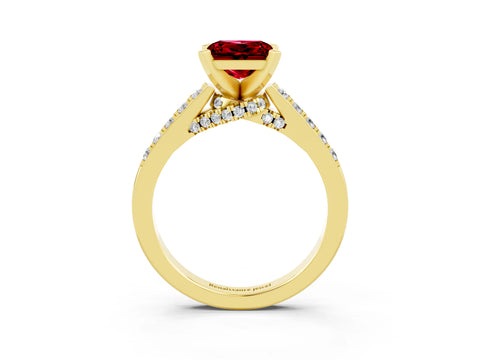 Yellow gold Princess Cut Diamond Solitaire Ring with Pavé Band and Prong Setting_15