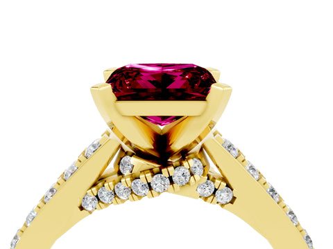Yellow gold Princess Cut Diamond Solitaire Ring with Pavé Band and Prong Setting_16