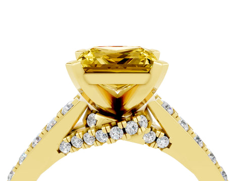 Yellow gold Princess Cut Diamond Solitaire Ring with Pavé Band and Prong Setting_16