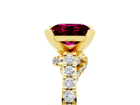 Yellow gold Princess Cut Diamond Solitaire Ring with Pavé Band and Prong Setting_17