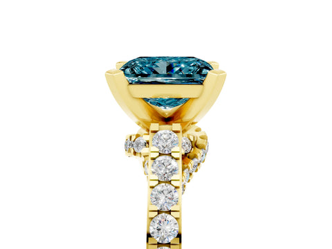 Yellow gold Princess Cut Diamond Solitaire Ring with Pavé Band and Prong Setting_17