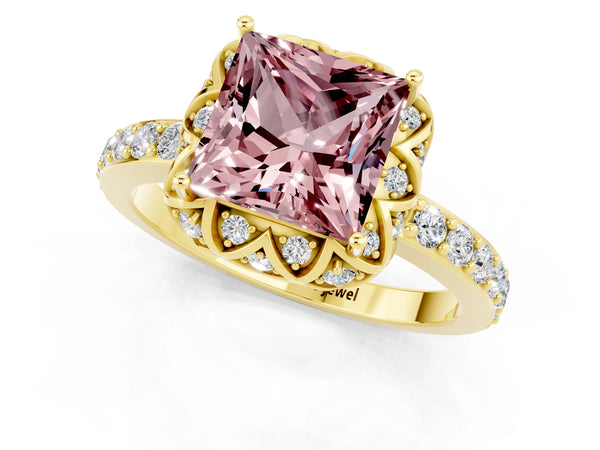 Yellow gold Princess Cut Diamond Solitaire Ring with Shared Prong Pavé Band