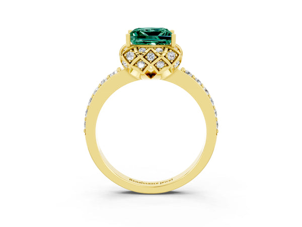 Yellow gold Princess Cut Green Sapphire Scalloped Halo Engagement Ring with Round Shared Prong Band