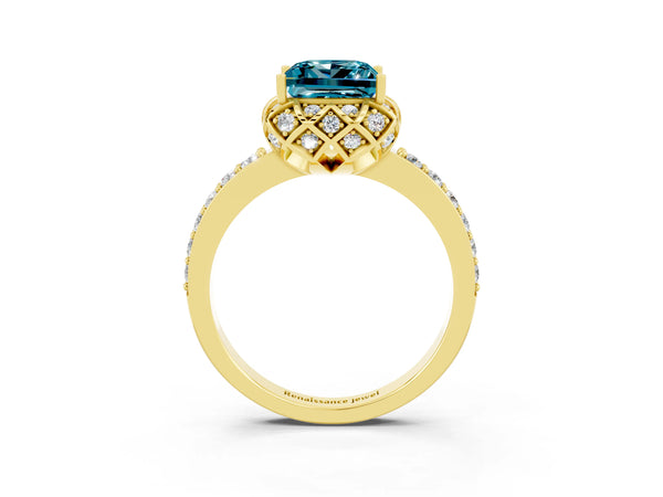 Yellow gold Princess Cut Diamond Solitaire Ring with Shared Prong Pavé Band