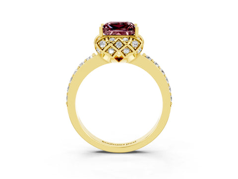 Yellow gold Princess Cut Diamond Solitaire Ring with Shared Prong Pavé Band_3