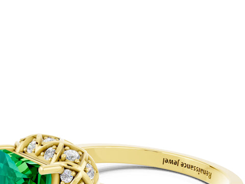 Yellow gold Princess Cut Diamond Solitaire Ring with Shared Prong Pavé Band