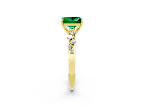 Yellow gold Princess Cut Emerald Cluster Side Stone Solitaire Ring with Prong Setting_26