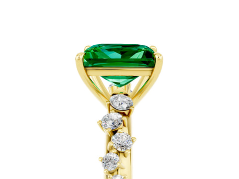 Yellow gold Princess Cut Emerald Cluster Side Stone Solitaire Ring with Prong Setting_29
