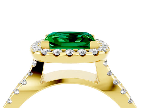 Yellow gold Princess Cut Emerald Halo Ring with Split Shank Pavé Band and Prong Setting_4