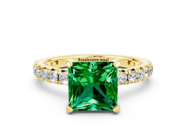 Yellow gold Princess Cut Emerald Pavé Solitaire Ring with Round Band and Prong Setting