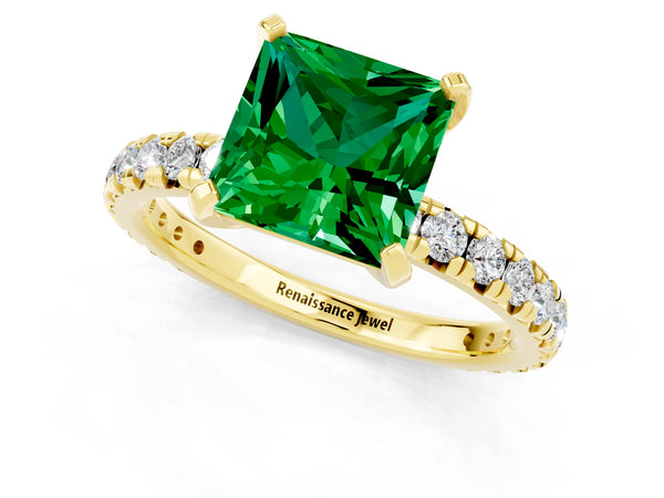 Yellow gold Princess Cut Emerald Pavé Solitaire Ring with Round Band and Prong Setting