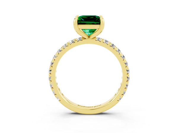 Yellow gold Princess Cut Emerald Pavé Solitaire Ring with Round Band and Prong Setting