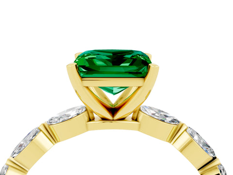 Yellow gold Princess Cut Emerald Ring with Marquise Side Stones and Prong Setting_4