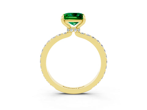 Yellow gold Princess Cut Emerald Ring with Pavé Band and Four-Prong Setting_3