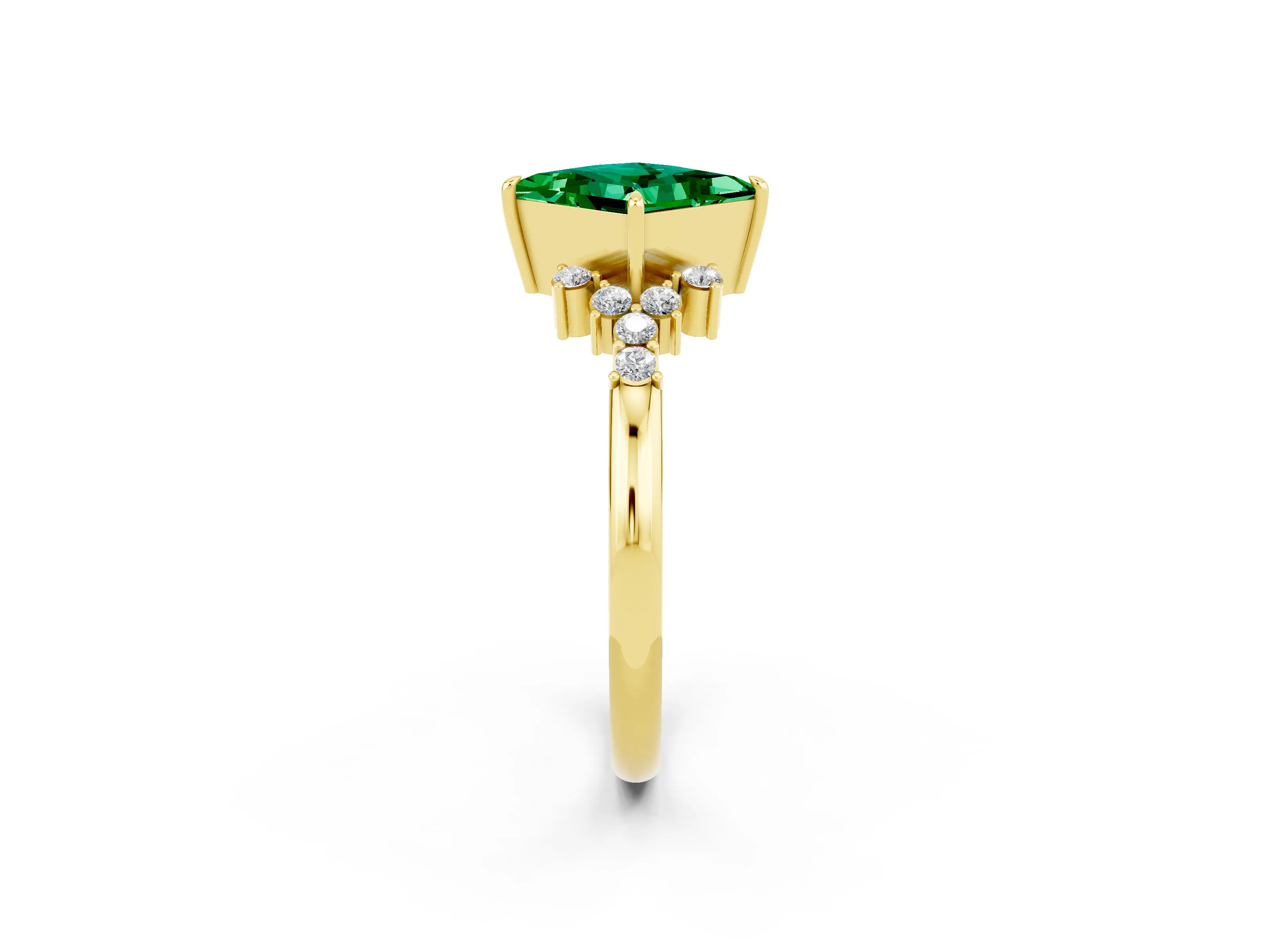 Yellow gold Princess Cut Emerald Ring with Side Stones and Four-Prong Setting_38