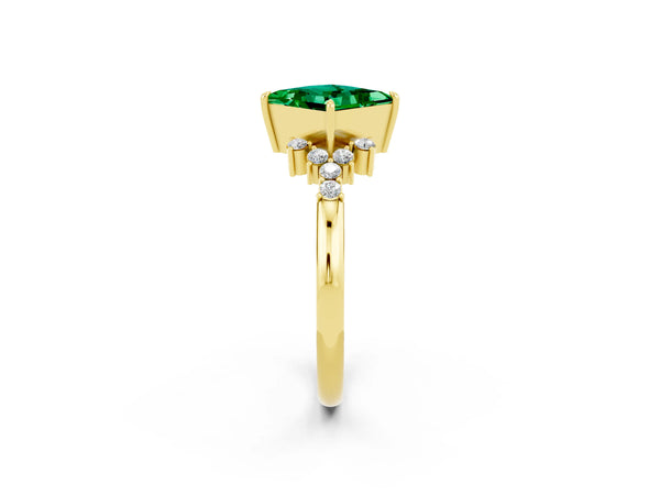 Yellow gold Princess Cut Emerald Ring with Side Stones and Four-Prong Setting