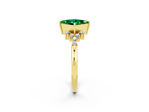 Yellow gold Princess Cut Emerald Ring with Side Stones and Four-Prong Setting_38