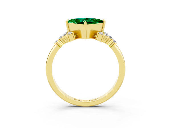 Yellow gold Princess Cut Emerald Ring with Side Stones and Four-Prong Setting