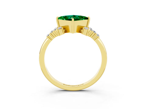 Yellow gold Princess Cut Emerald Ring with Side Stones and Four-Prong Setting_39