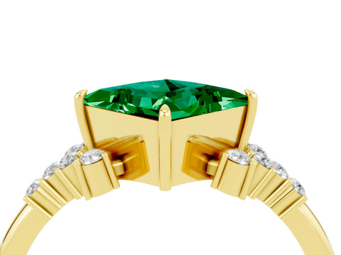 Yellow gold Princess Cut Emerald Ring with Side Stones and Four-Prong Setting_40