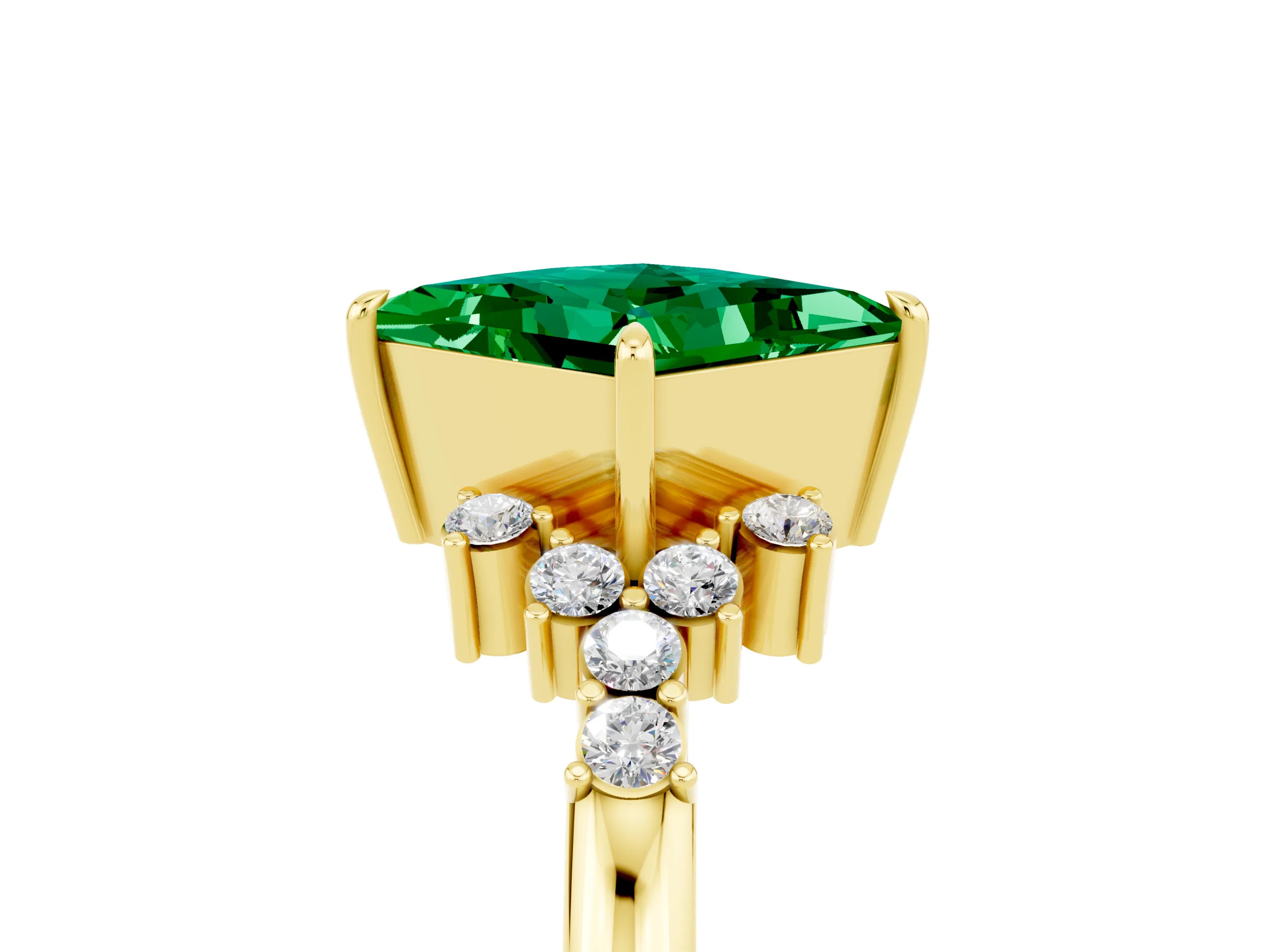 Yellow gold Princess Cut Emerald Ring with Side Stones and Four-Prong Setting_41