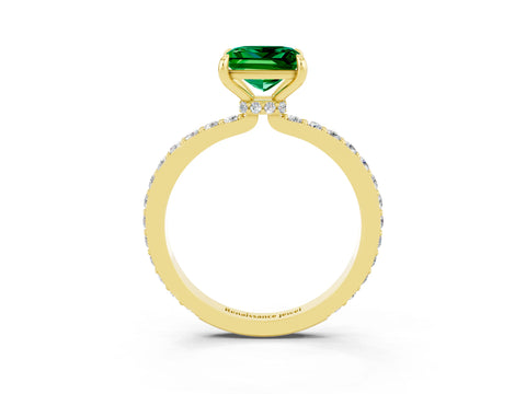 Yellow gold Princess Cut Emerald Solitaire Engagement Ring with Pavé Band and Four-Prong Setting_3
