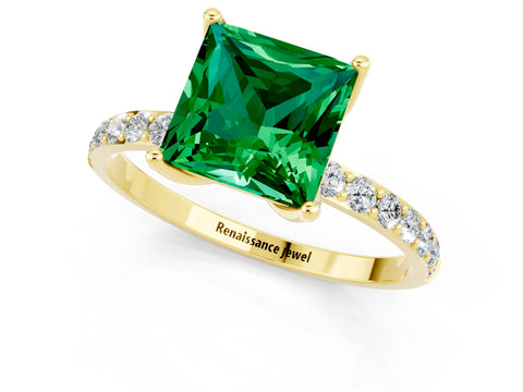 Yellow gold Princess Cut Emerald Solitaire Engagement Ring with Pavé Band and Prong Setting_1