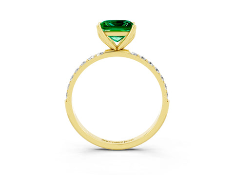 Yellow gold Princess Cut Emerald Solitaire Engagement Ring with Pavé Band and Prong Setting_3