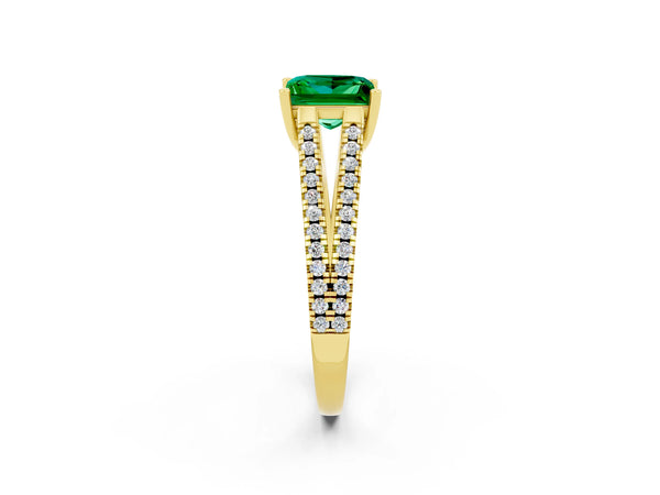 Yellow gold Princess Cut Emerald Solitaire Engagement Ring with Split Shank Pavé Band